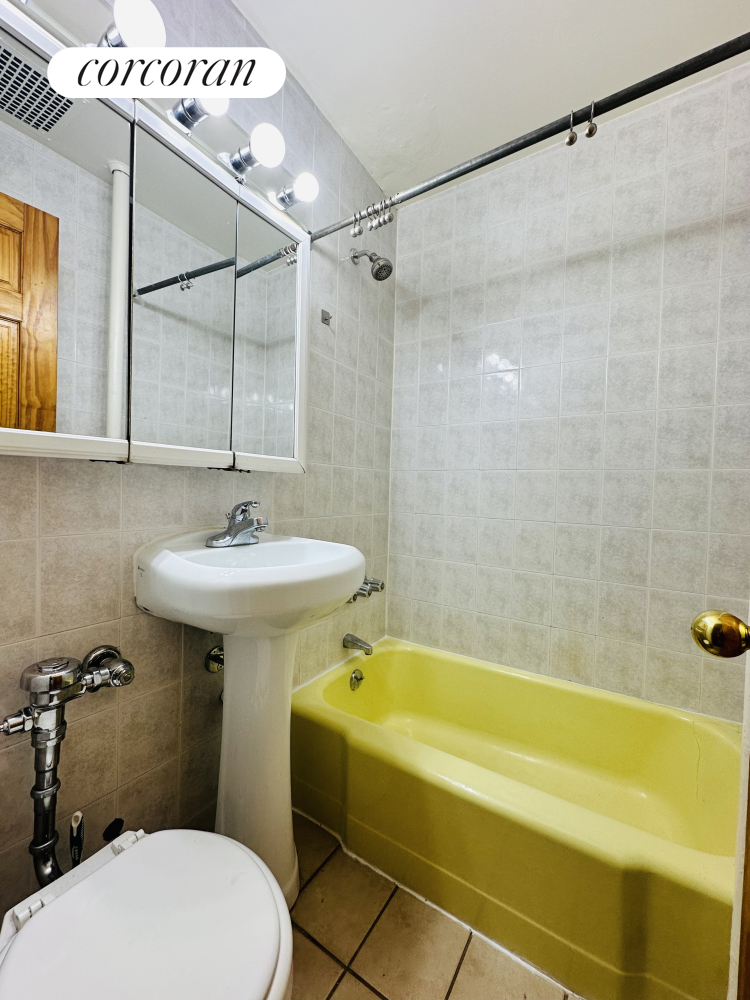 444 West 49th Street 1D, Hells Kitchen, Midtown West, NYC - 1 Bathrooms  
2 Rooms - 