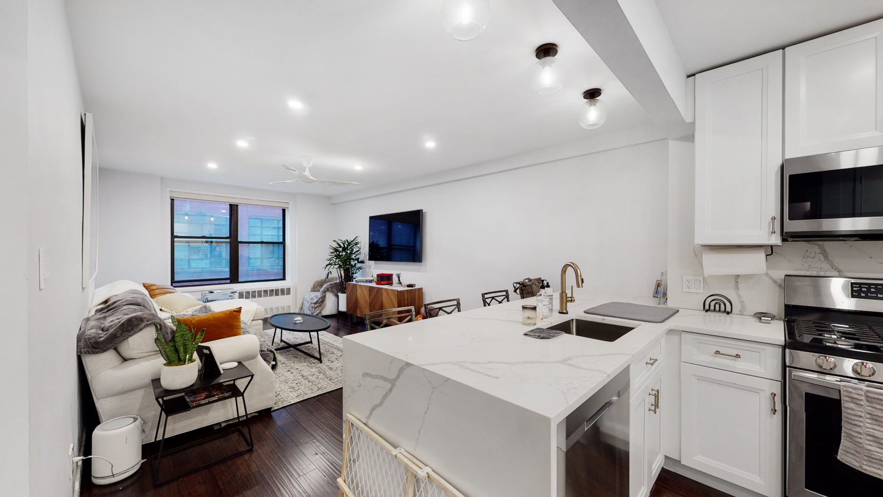 165 Christopher Street 2X, West Village, Downtown, NYC - 1 Bedrooms  
1 Bathrooms  
3 Rooms - 