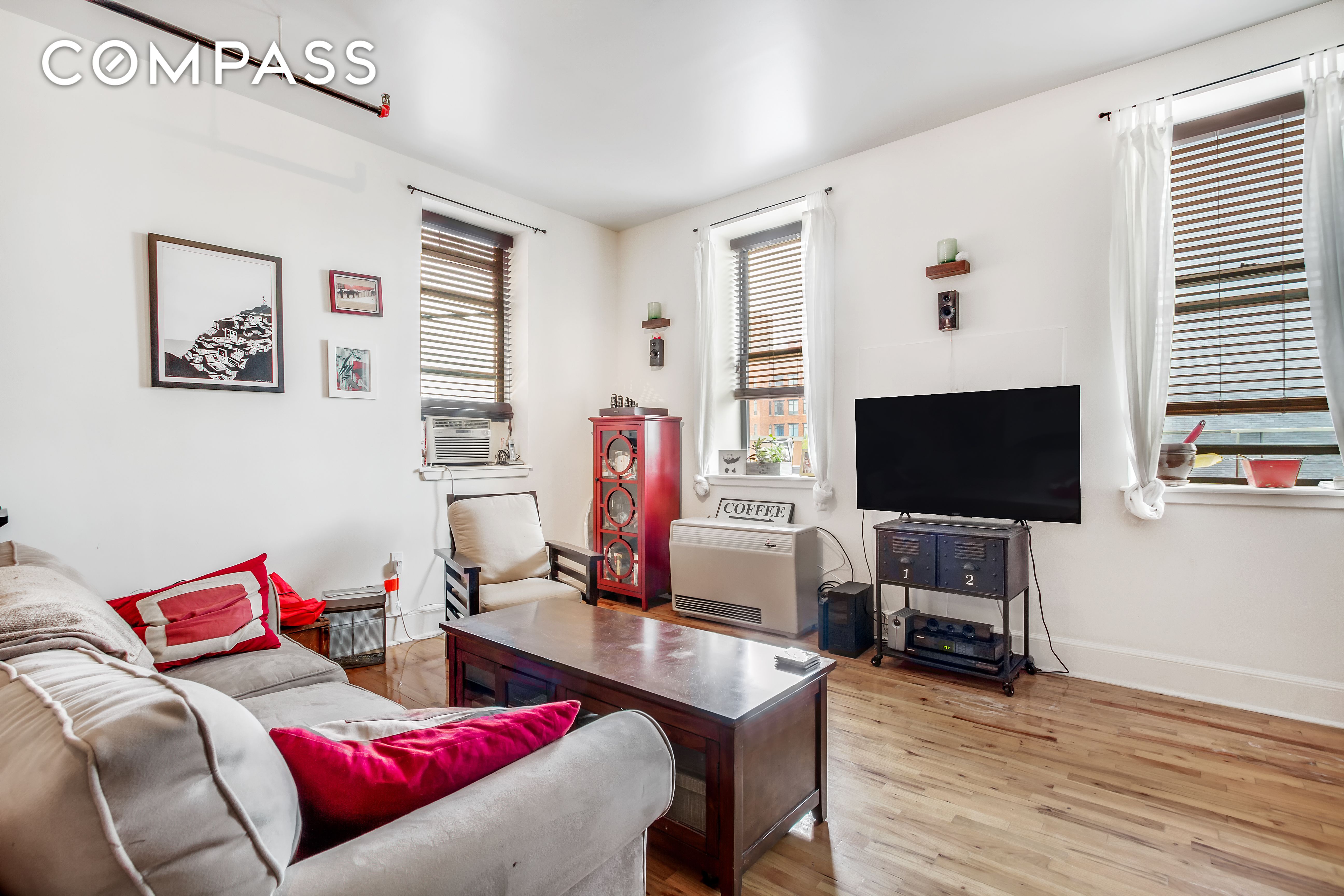 484 Humboldt Street 305, Williamsburg, Brooklyn, New York - 1 Bedrooms  
1 Bathrooms  
3 Rooms - 