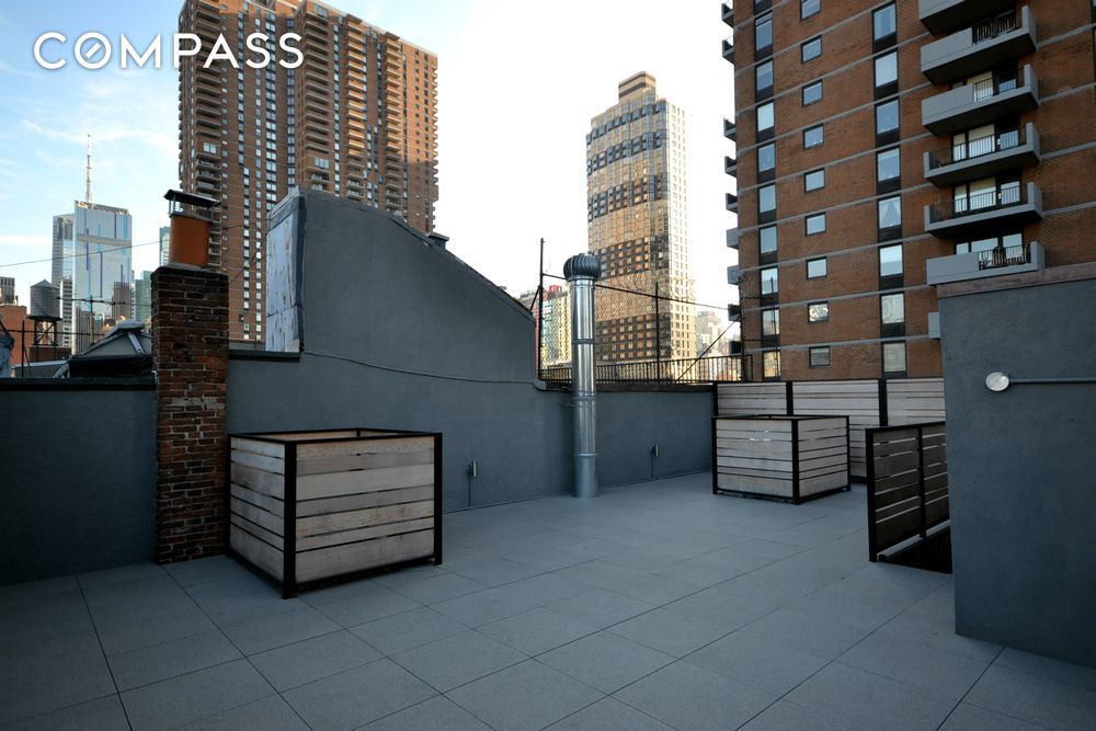 Photo 1 of 459 West 43rd Street 2B, Midtown West, NYC, $4,150, Web #: 1067191292