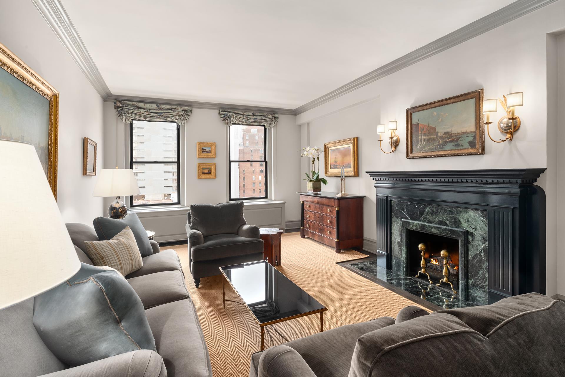 142 East 71st Street 11D, Lenox Hill, Upper East Side, NYC - 2 Bedrooms  
2 Bathrooms  
5 Rooms - 