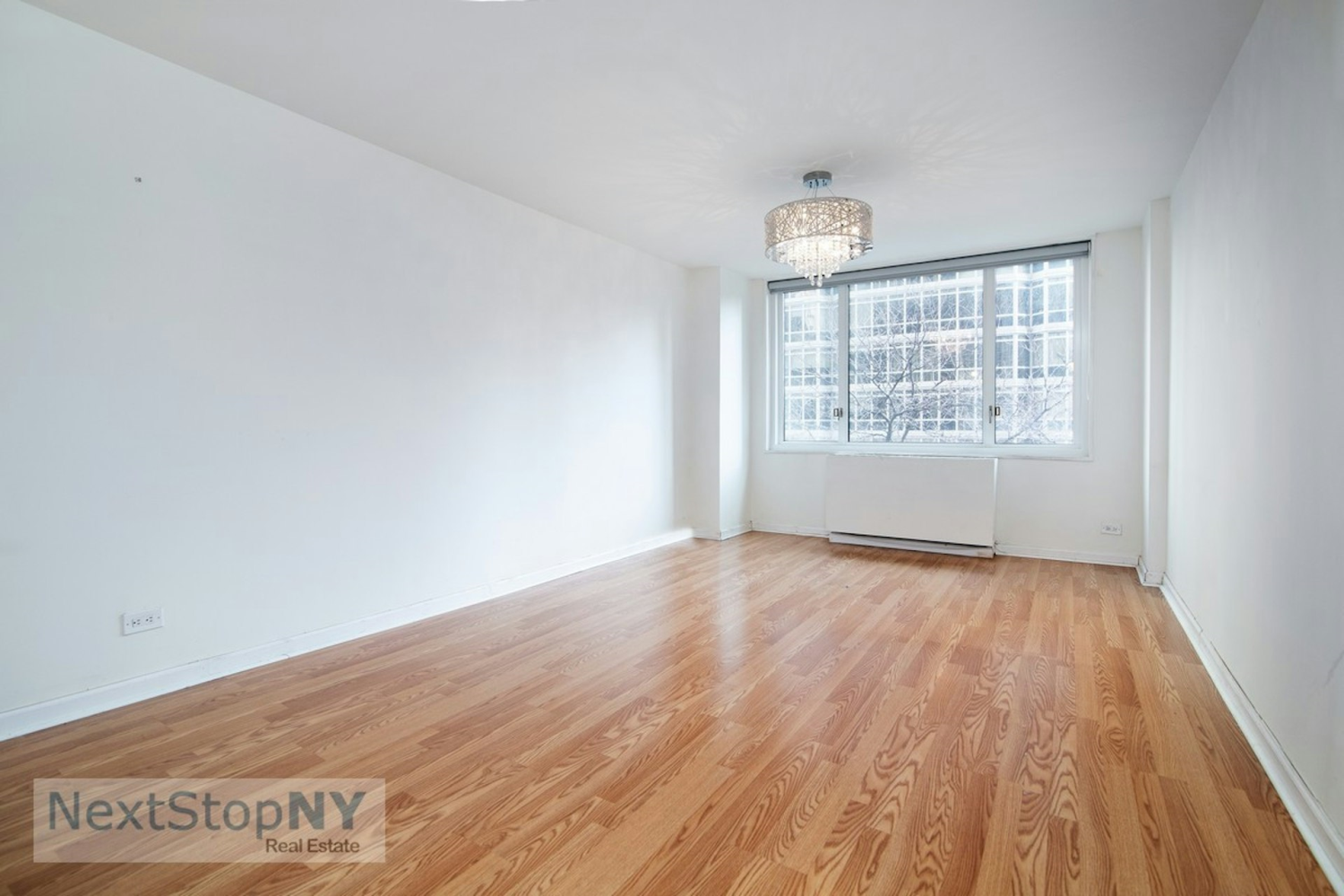 245 East 54th Street 3H, Sutton, Midtown East, NYC - 1 Bedrooms  
1 Bathrooms  
3 Rooms - 