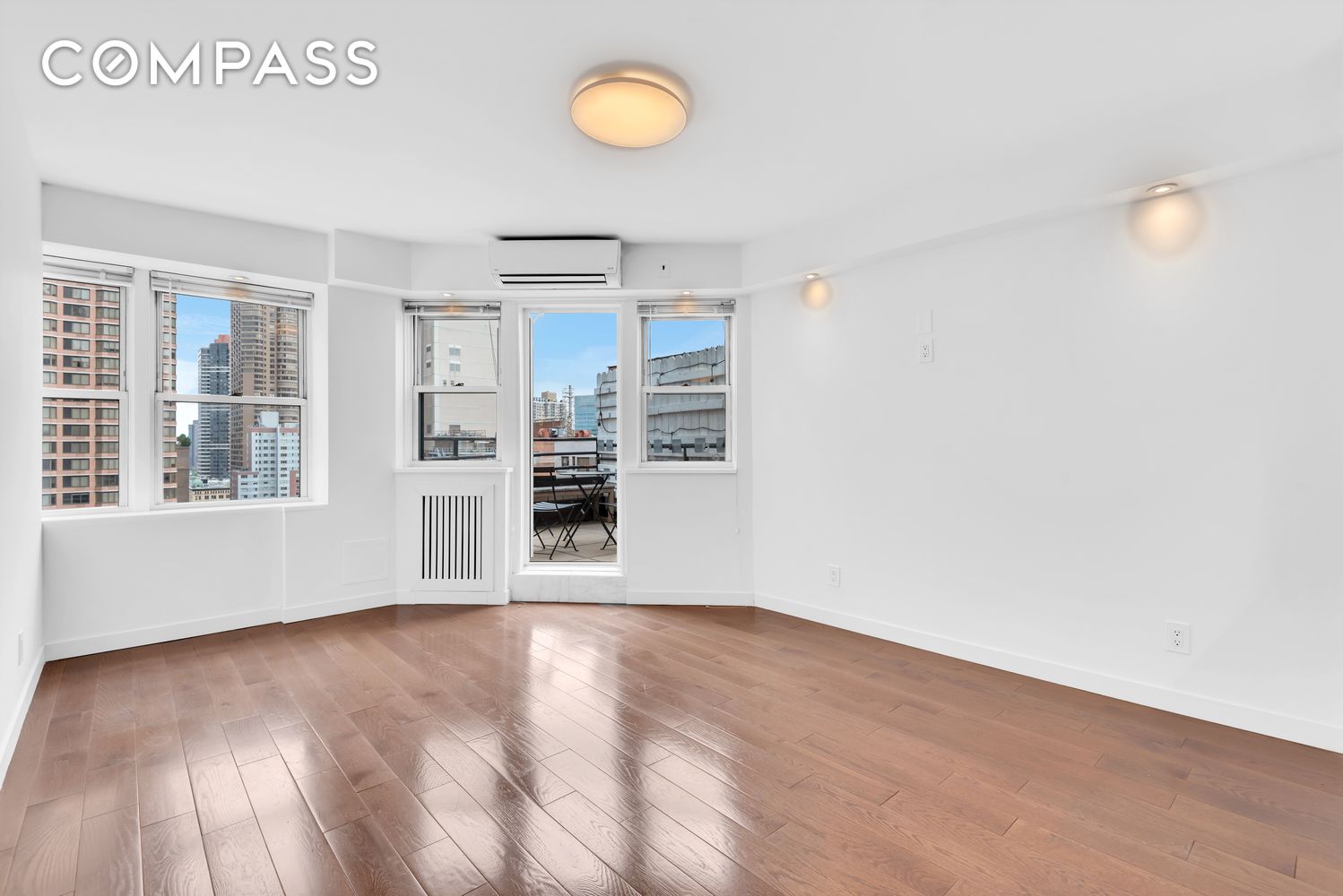 155 East 38th Street 18E, Murray Hill, Midtown East, NYC - 2 Bedrooms  
1 Bathrooms  
4 Rooms - 