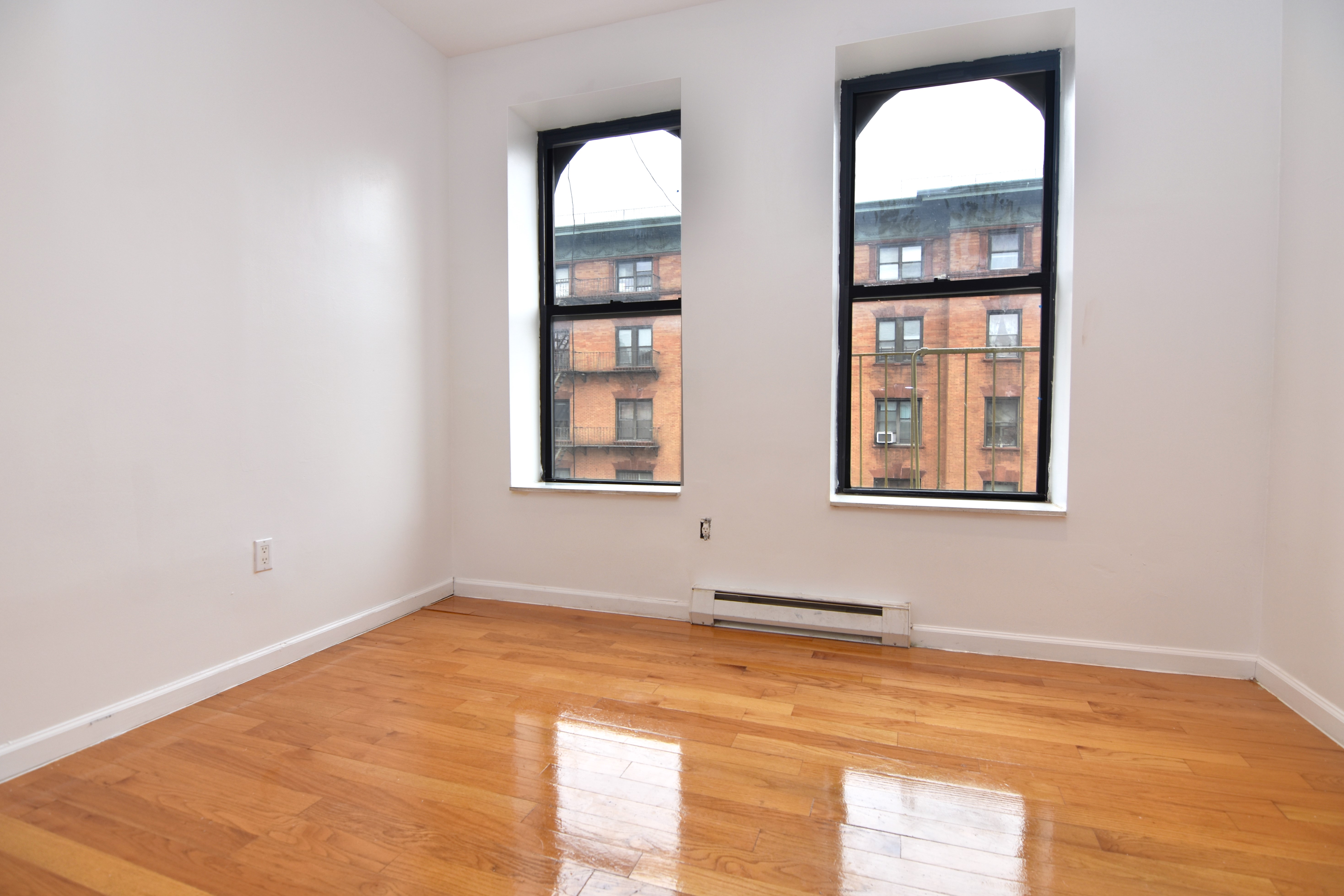 342 Manhattan Avenue 5-S, West Harlem, Upper Manhattan, NYC - 4 Bedrooms  
1 Bathrooms  
6 Rooms - 