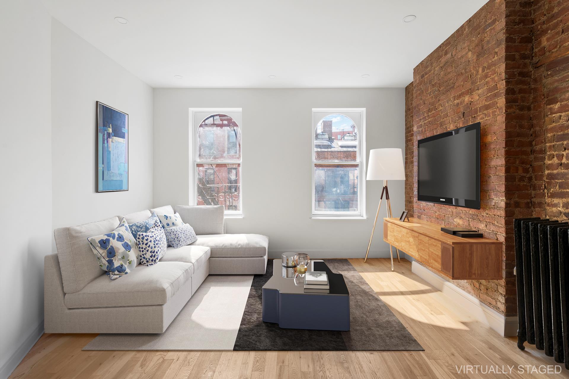 323 West 11th Street 4W, West Village, Downtown, NYC - 1 Bedrooms  
1 Bathrooms  
3 Rooms - 