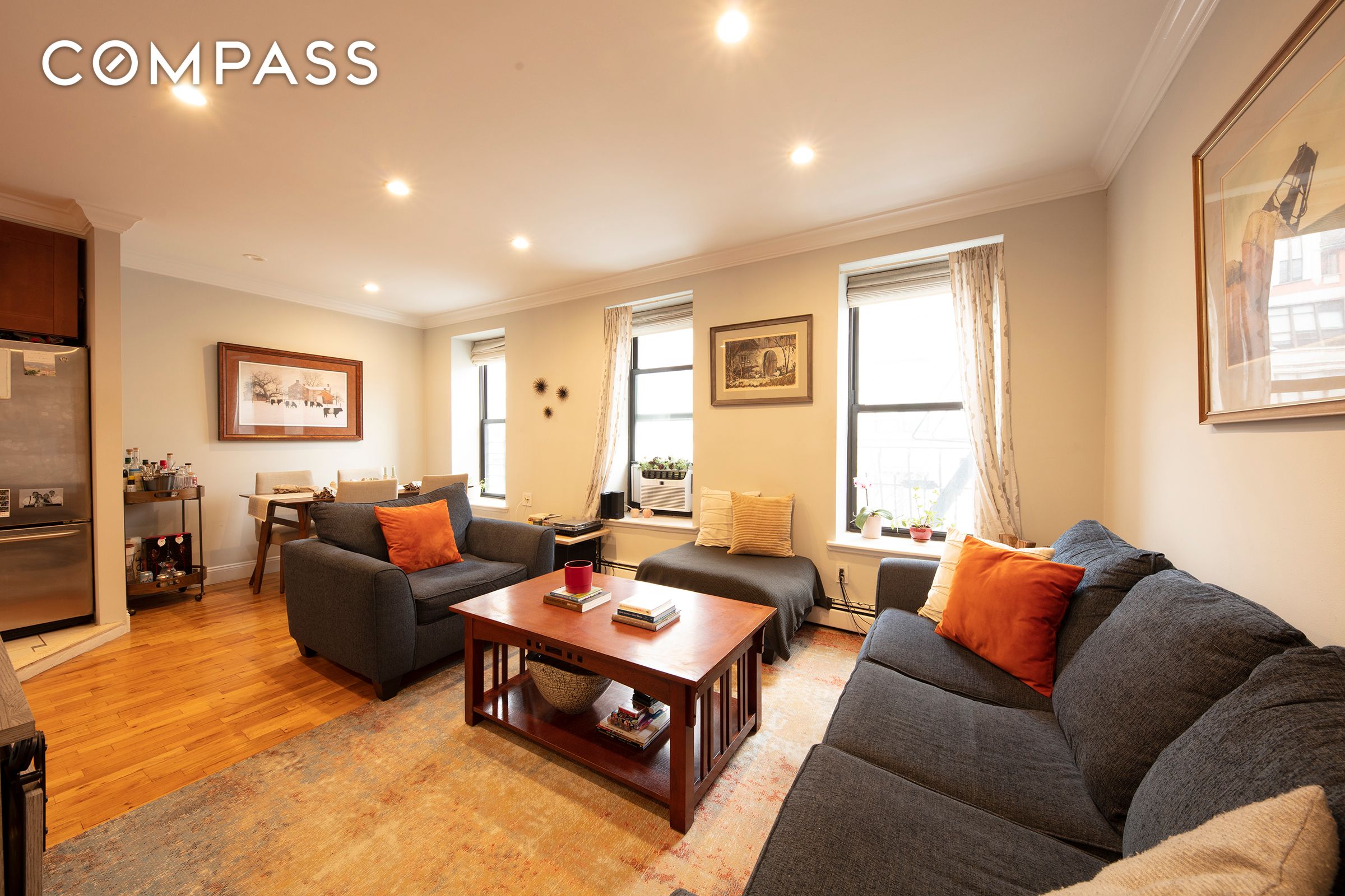 319 East 105th Street 4F, East Harlem, Upper Manhattan, NYC - 2 Bedrooms  
1 Bathrooms  
4 Rooms - 