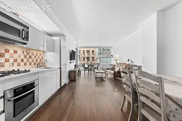 425 East 13th Street 2A, East Village, Downtown, NYC - 2 Bedrooms  
1.5 Bathrooms  
4 Rooms - 