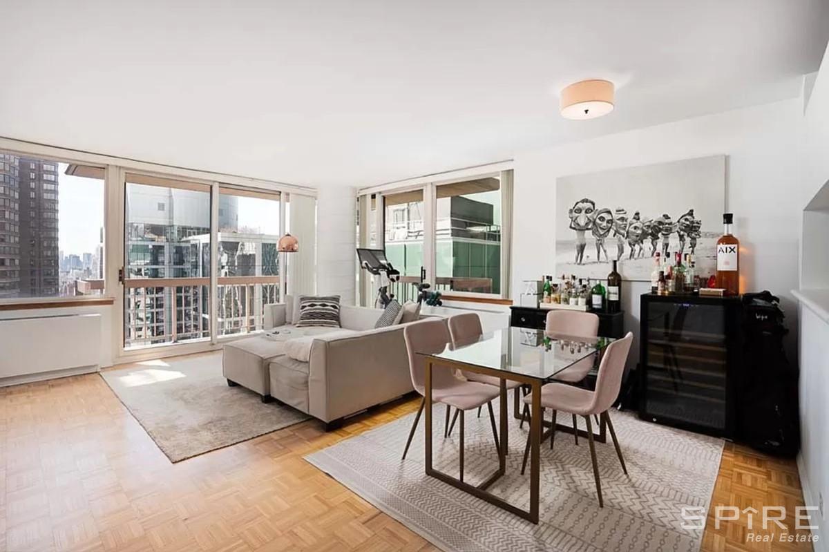 235 East 40th Street 37B, Murray Hill, Midtown East, NYC - 1 Bedrooms  
1.5 Bathrooms  
4 Rooms - 