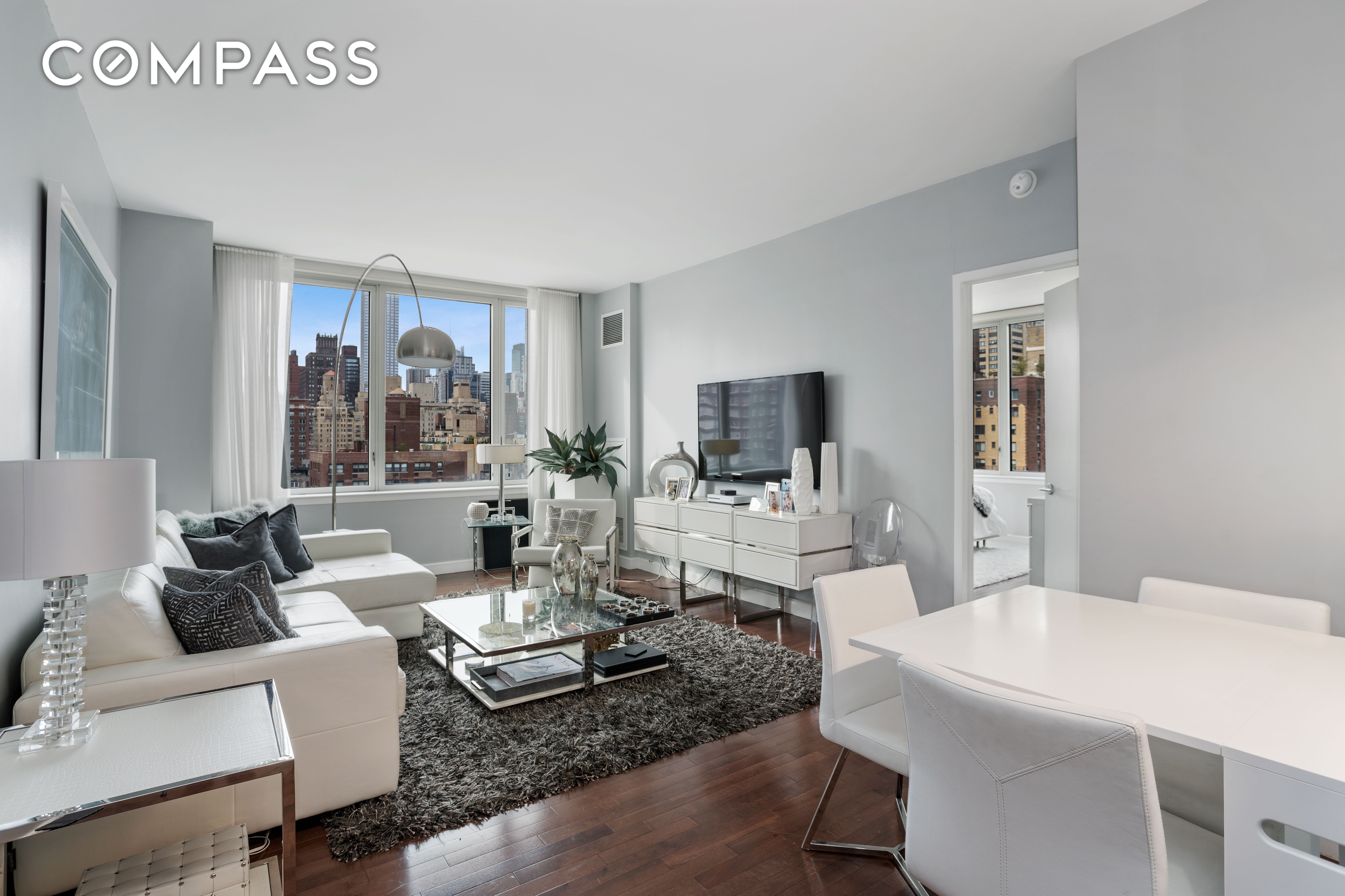 225 East 34th Street 17C, Murray Hill, Midtown East, NYC - 2 Bedrooms  
2 Bathrooms  
4 Rooms - 