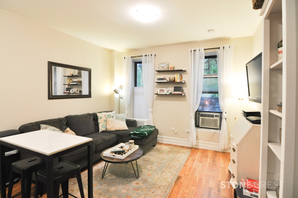 225 Central Park 5, Harlem, Upper Manhattan, NYC - 2 Bedrooms  
1 Bathrooms  
4 Rooms - 