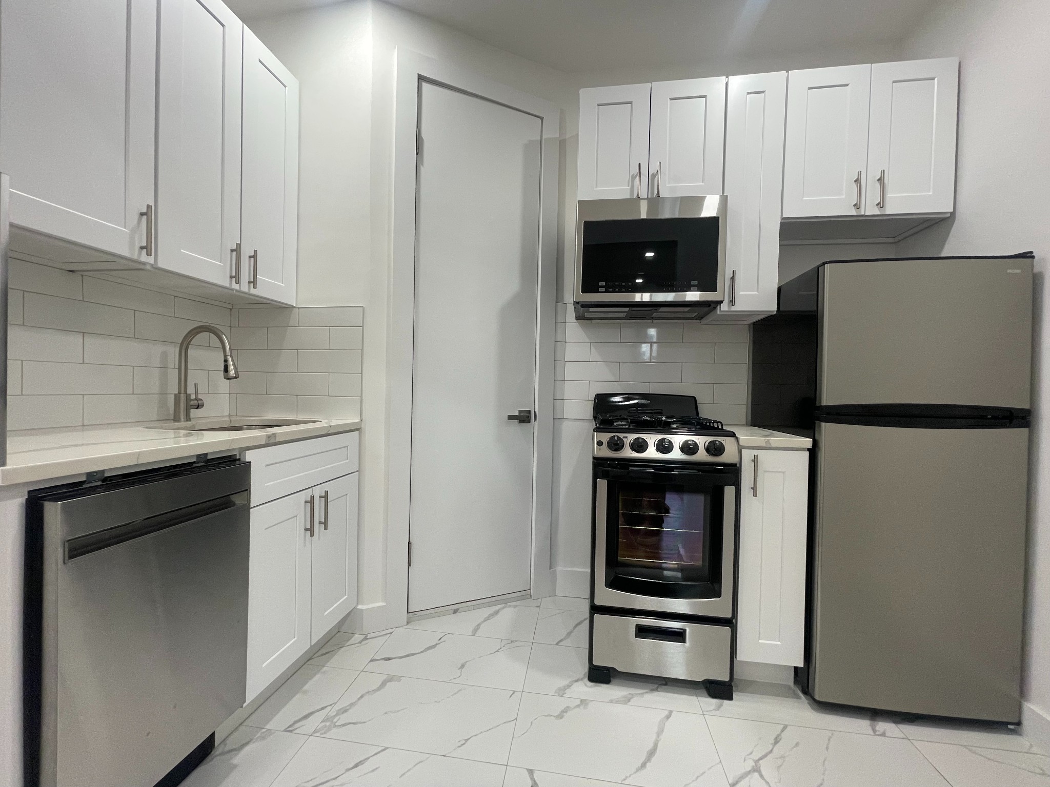 Photo 1 of 533 East 81st Street 2A, Upper East Side, NYC, $3,200, Web #: 1067794763