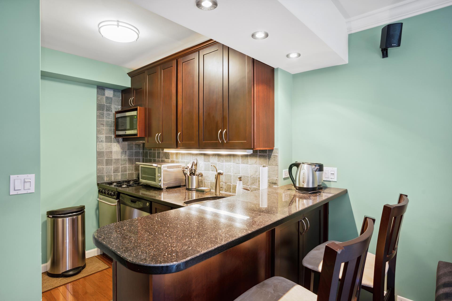 333 East 66th Street 5J, Lenox Hill, Upper East Side, NYC - 1 Bedrooms  
1 Bathrooms  
3 Rooms - 