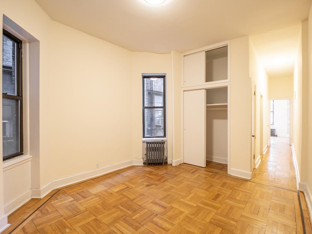 352 West 18th Street 1-B, Chelsea, Downtown, NYC - 1 Bedrooms  
1 Bathrooms  
3 Rooms - 