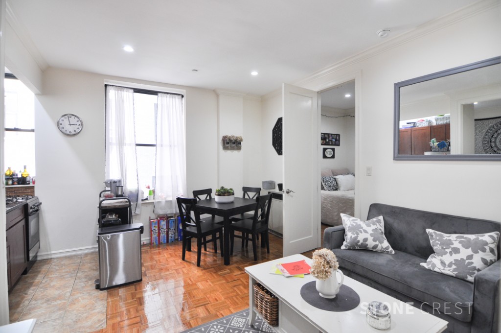 304 West 92nd Street 2Q, Upper West Side, Upper West Side, NYC - 2 Bedrooms  
1 Bathrooms  
4 Rooms - 