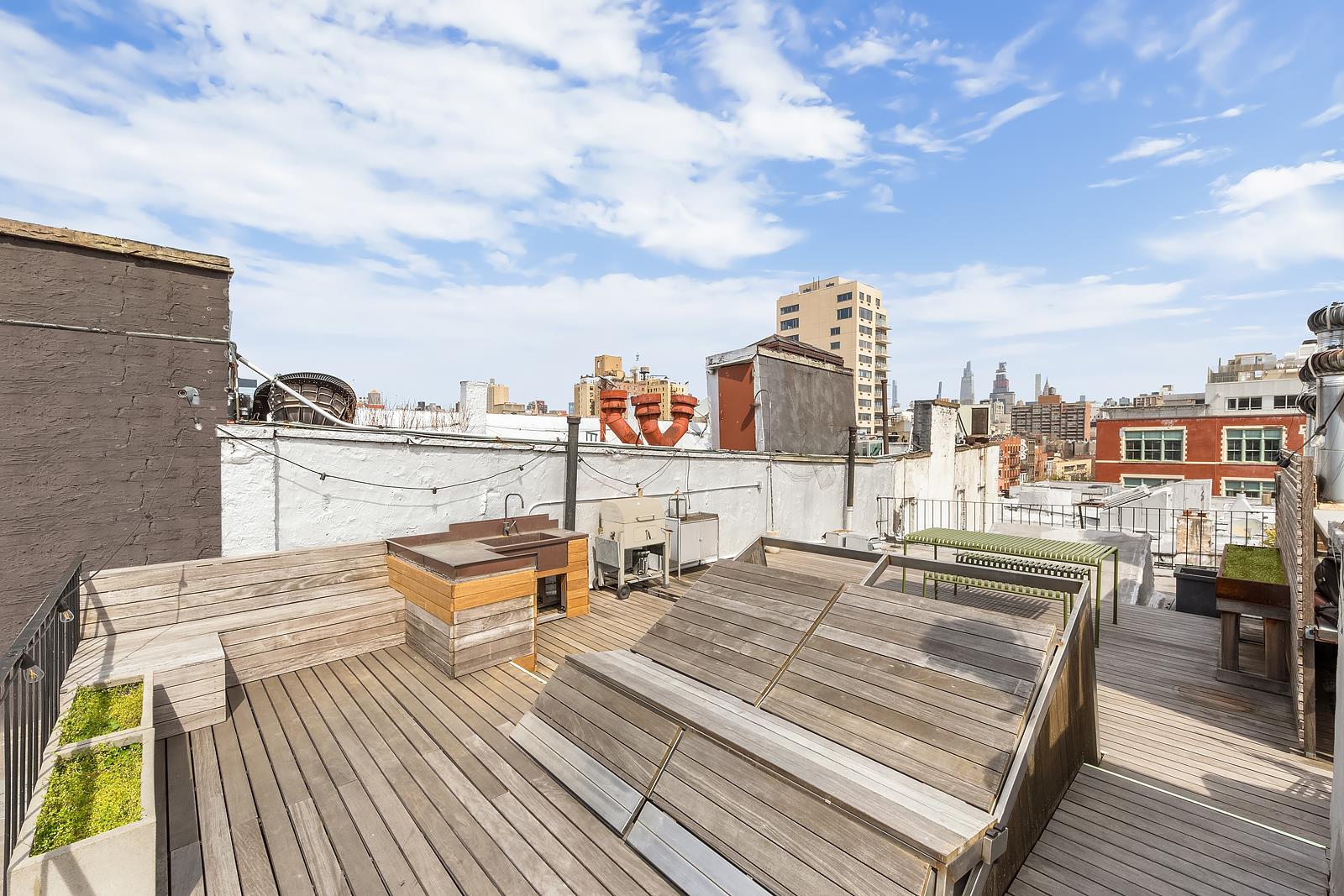 87 St Marks Place Pha, East Village, Downtown, NYC - 1 Bedrooms  
1 Bathrooms  
3 Rooms - 