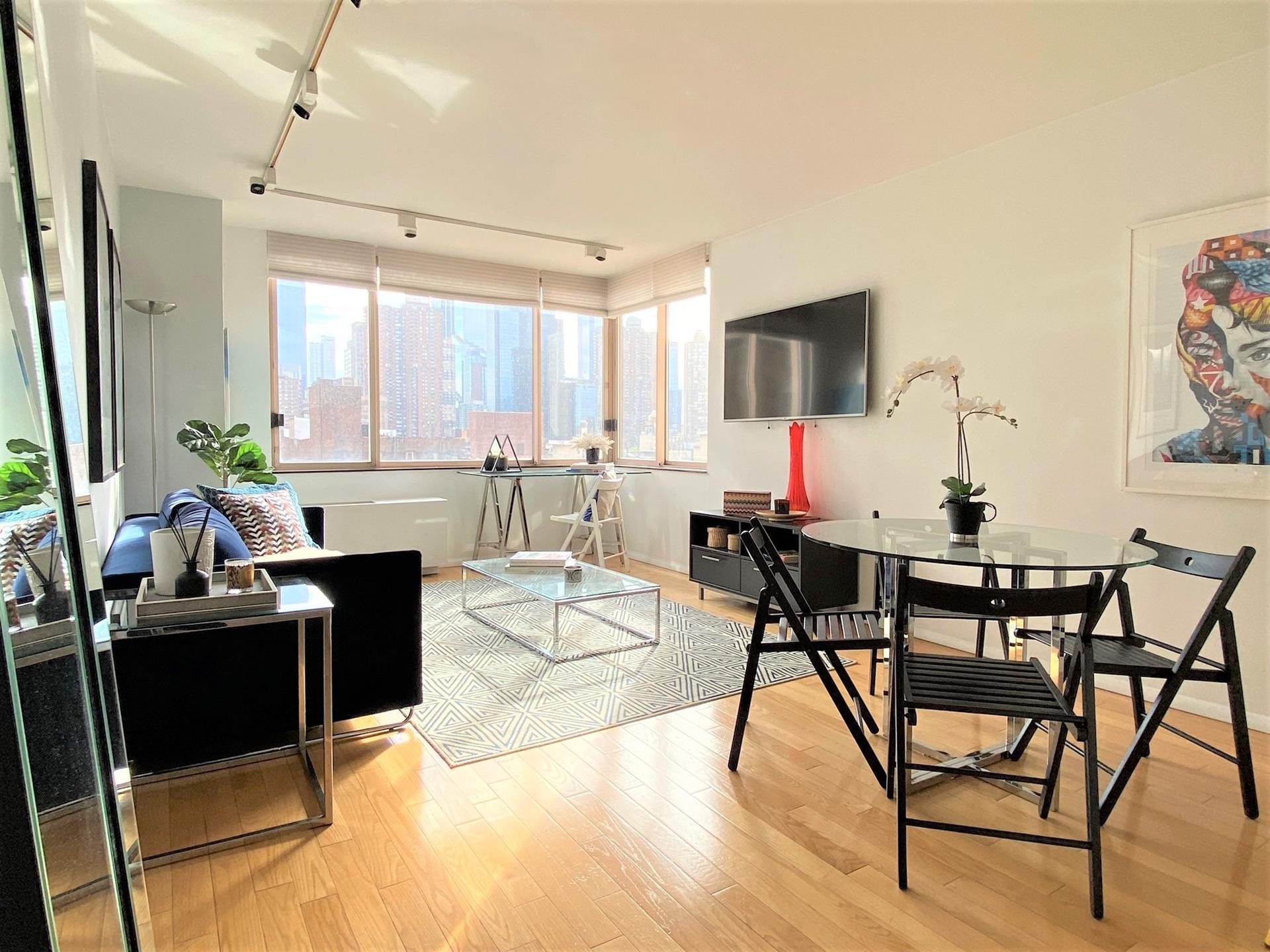 350 West 50th Street 8D, Hells Kitchen, Midtown West, NYC - 1 Bedrooms  
1 Bathrooms  
3 Rooms - 