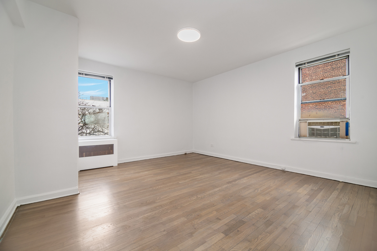 67-10 108TH Street, New York, NY 11375, 1 Bedroom Bedrooms, 3 Rooms Rooms,1 BathroomBathrooms,Residential,For Sale,Quality & Ruskin,108TH,RPLU-217122967087