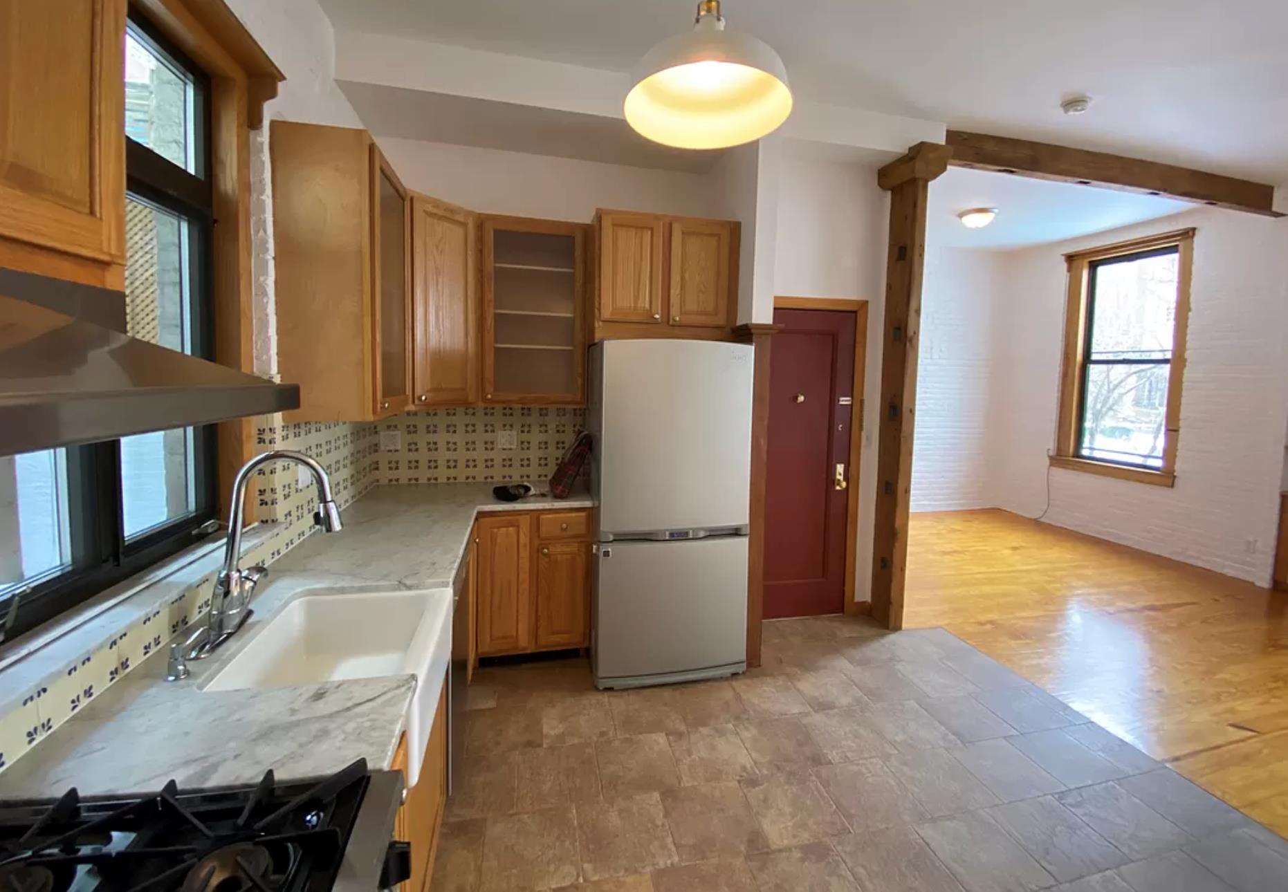 64 Hicks Street 1R, Brooklyn Heights, Brooklyn, New York - 2 Bedrooms  
1 Bathrooms  
5 Rooms - 