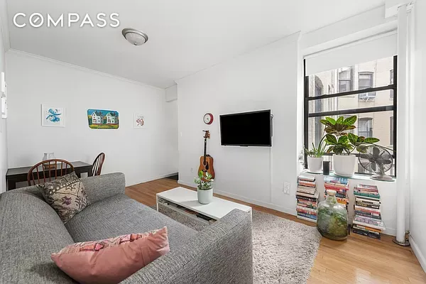 321 East 12th Street 22, East Village, Downtown, NYC - 2 Bedrooms  
1 Bathrooms  
4 Rooms - 