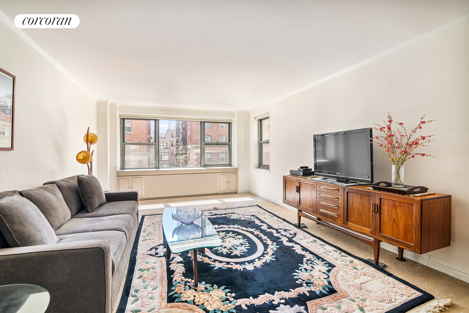 525 East 86th Street 5F, Yorkville, Upper East Side, NYC - 2 Bedrooms  
2 Bathrooms  
5 Rooms - 