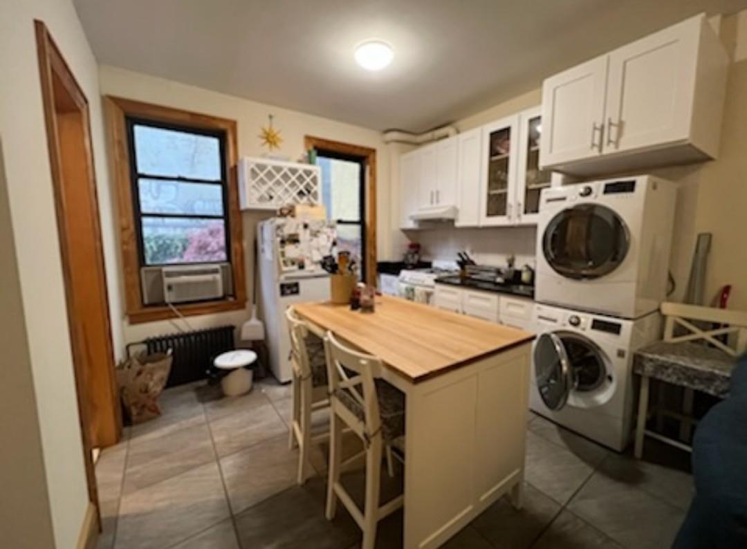 315 East Houston Street 2, Lower East Side, Downtown, NYC - 2 Bedrooms  
1 Bathrooms  
5 Rooms - 