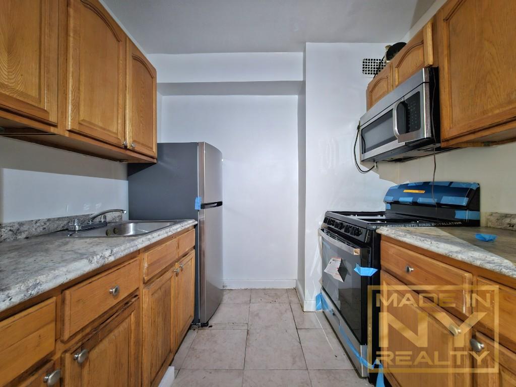 61-15 43rd Ave, Woodside, Queens, New York - 1 Bedrooms  
1 Bathrooms  
3 Rooms - 