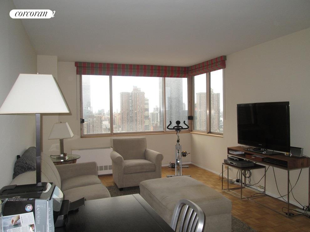 350 West 50th Street 27D, Hells Kitchen, Midtown West, NYC - 1 Bedrooms  
1 Bathrooms  
3 Rooms - 