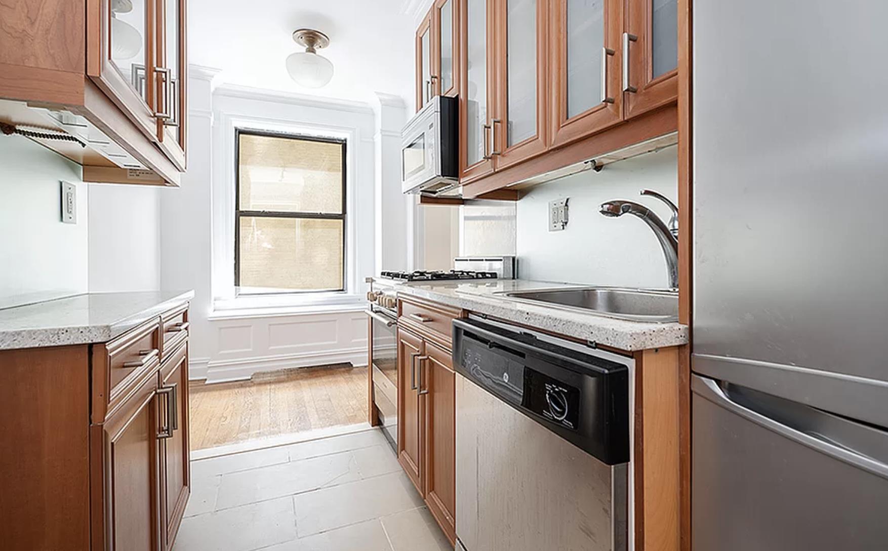 Photo 1 of 98 Riverside Drive 10-G, Upper West Side, NYC, $3,495, Web #: 1068182131