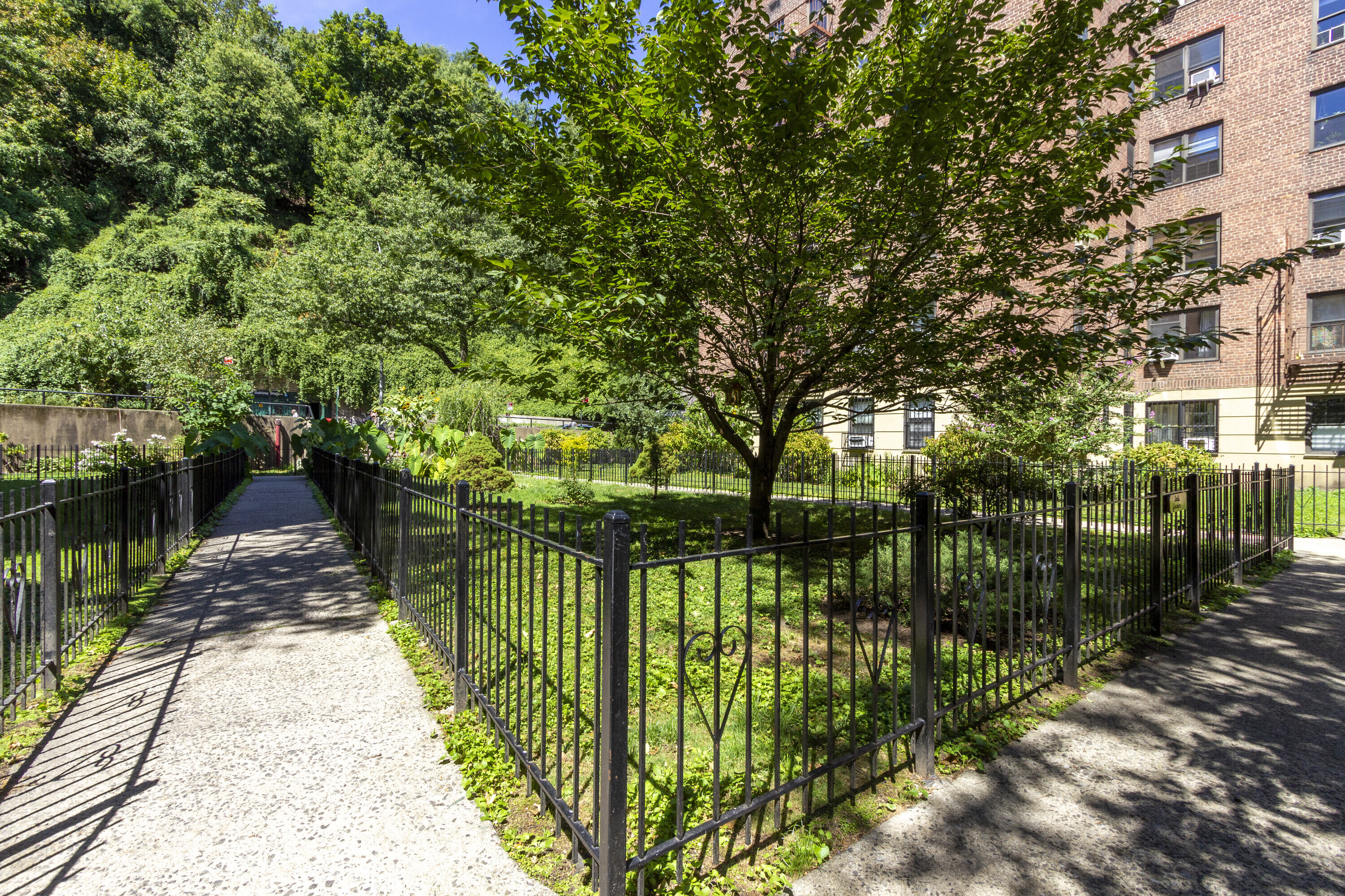 259 Bennett Avenue, New York, NY 10040, 1 Bedroom Bedrooms, 3 Rooms Rooms,1 BathroomBathrooms,Residential,For Sale,245-303 Bennett Ave | Fort Tryon Gardens,Bennett,PRCH-8350882