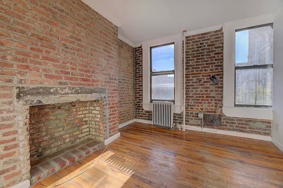205 East 4th Street 8, East Village, Downtown, NYC - 3 Bedrooms  
2 Bathrooms  
6 Rooms - 