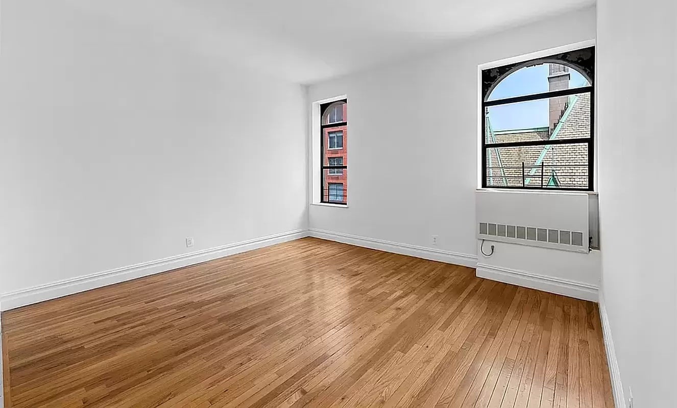 Photo 1 of 154 West 70th Street 4L, Upper West Side, NYC, $3,400, Web #: 1068189047