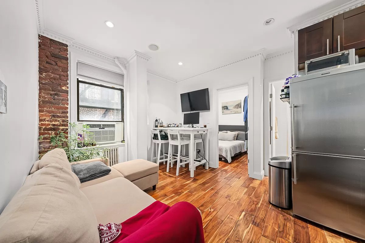 102 Christopher Street 3F, West Village, Downtown, NYC - 2 Bedrooms  
1 Bathrooms  
3 Rooms - 