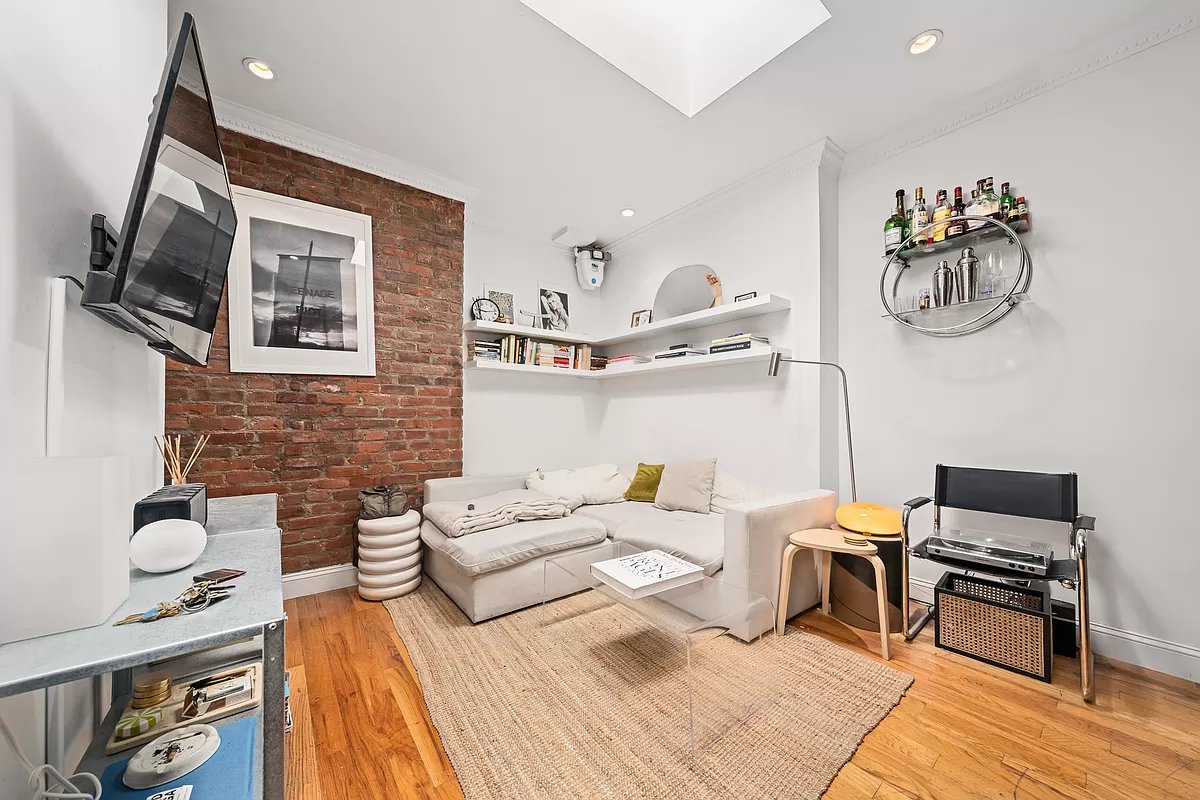 Photo 1 of 102 Christopher Street 6D, West Village, NYC, $6,995, Web #: 1068190287