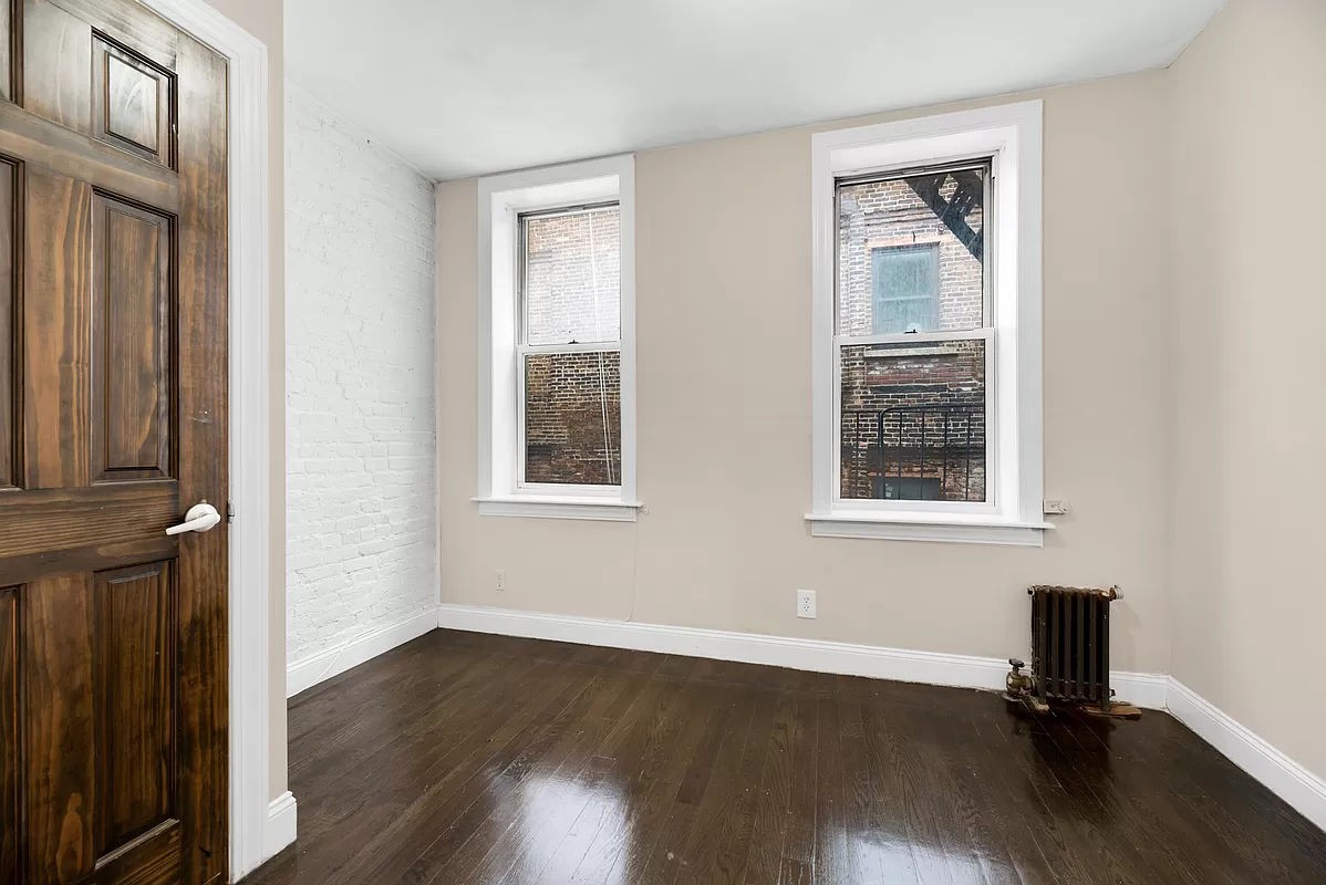 164 Ludlow Street 9, Lower East Side, Downtown, NYC - 2 Bedrooms  
1 Bathrooms  
4 Rooms - 