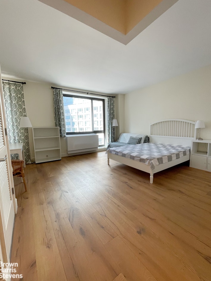 25-21 43rd Ave, Long Island City, Queens, New York - 1 Bathrooms  
2 Rooms - 