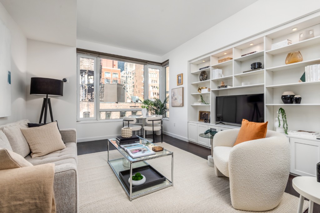 261 West 28th Street 8F, Chelsea, Downtown, NYC - 1 Bedrooms  
1 Bathrooms  
3 Rooms - 