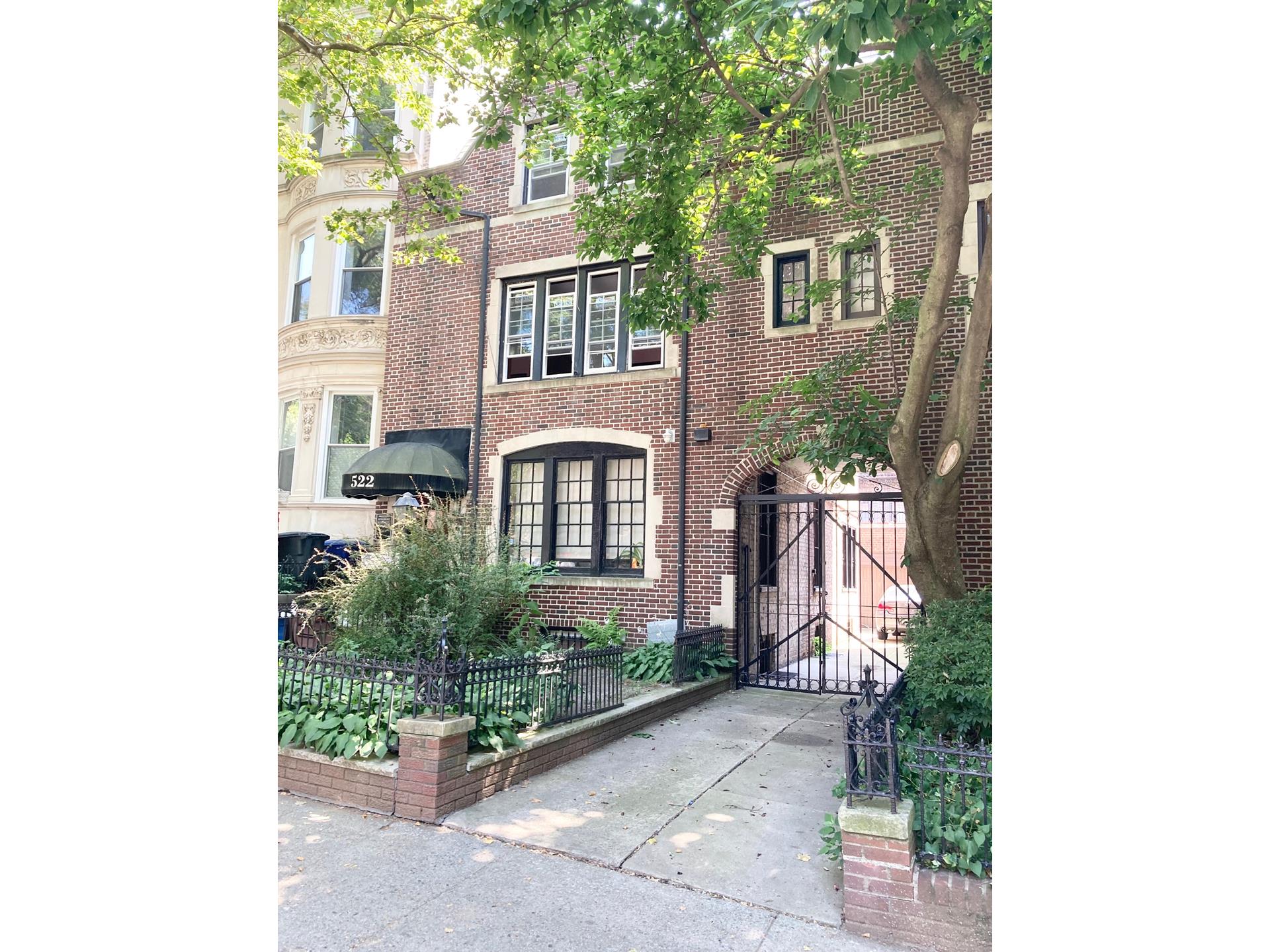 522 3rd Street 1, Park Slope, Brooklyn, New York - 4 Bedrooms  
2 Bathrooms  
8 Rooms - 