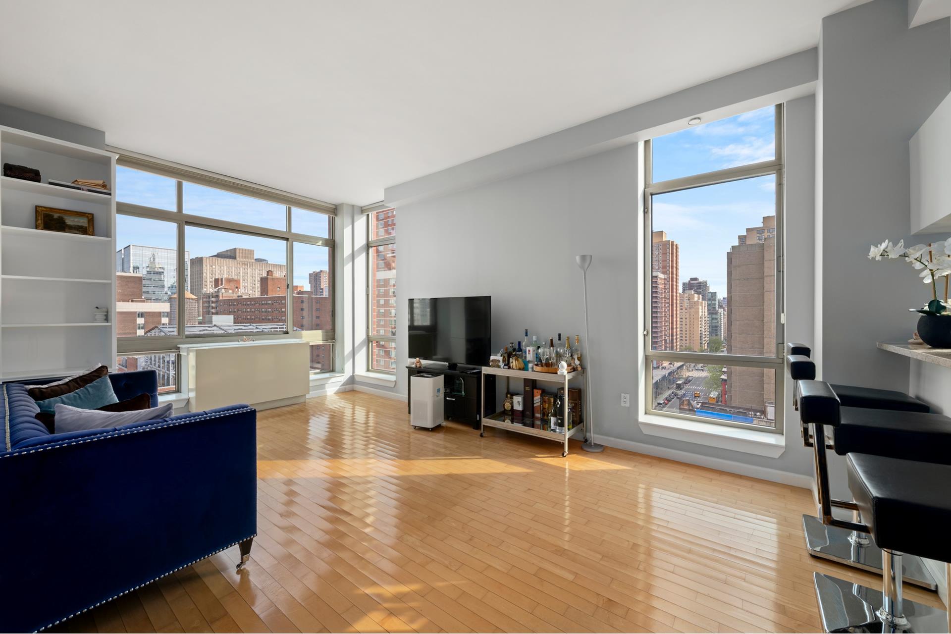 250 East 30th Street 12C, Gramercy Park And Murray Hill, Downtown, NYC - 3 Bedrooms  
2.5 Bathrooms  
5 Rooms - 