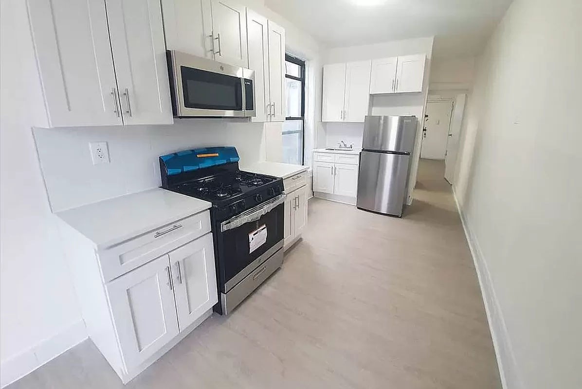 169 East 105th Street 12, Harlem, Upper Manhattan, NYC - 2 Bedrooms  
1 Bathrooms  
3 Rooms - 