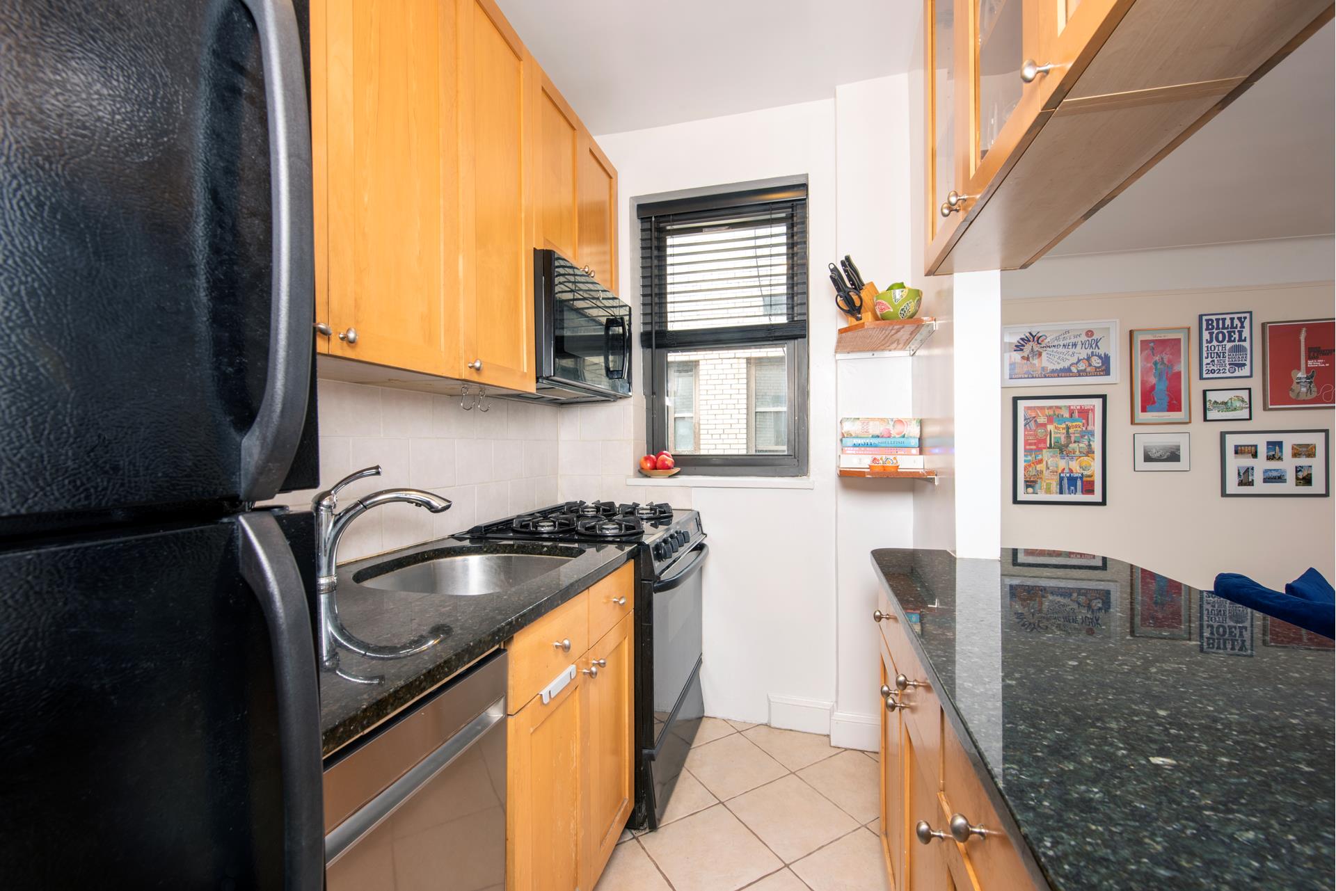 155 West 71st Street 6B, Lincoln Sq, Upper West Side, NYC - 1 Bedrooms  
1 Bathrooms  
3 Rooms - 