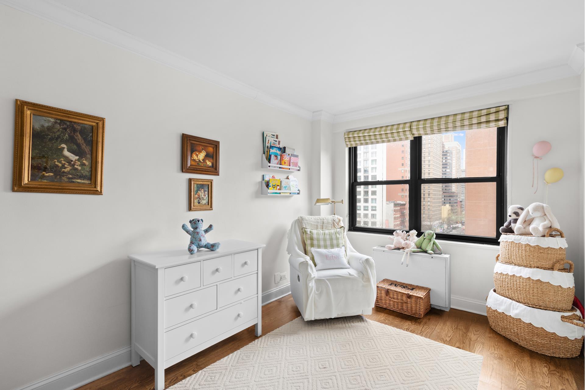 200 East 27th Street 8F, Gramercy Park And Murray Hill, Downtown, NYC - 2 Bedrooms  
2 Bathrooms  
5 Rooms - 