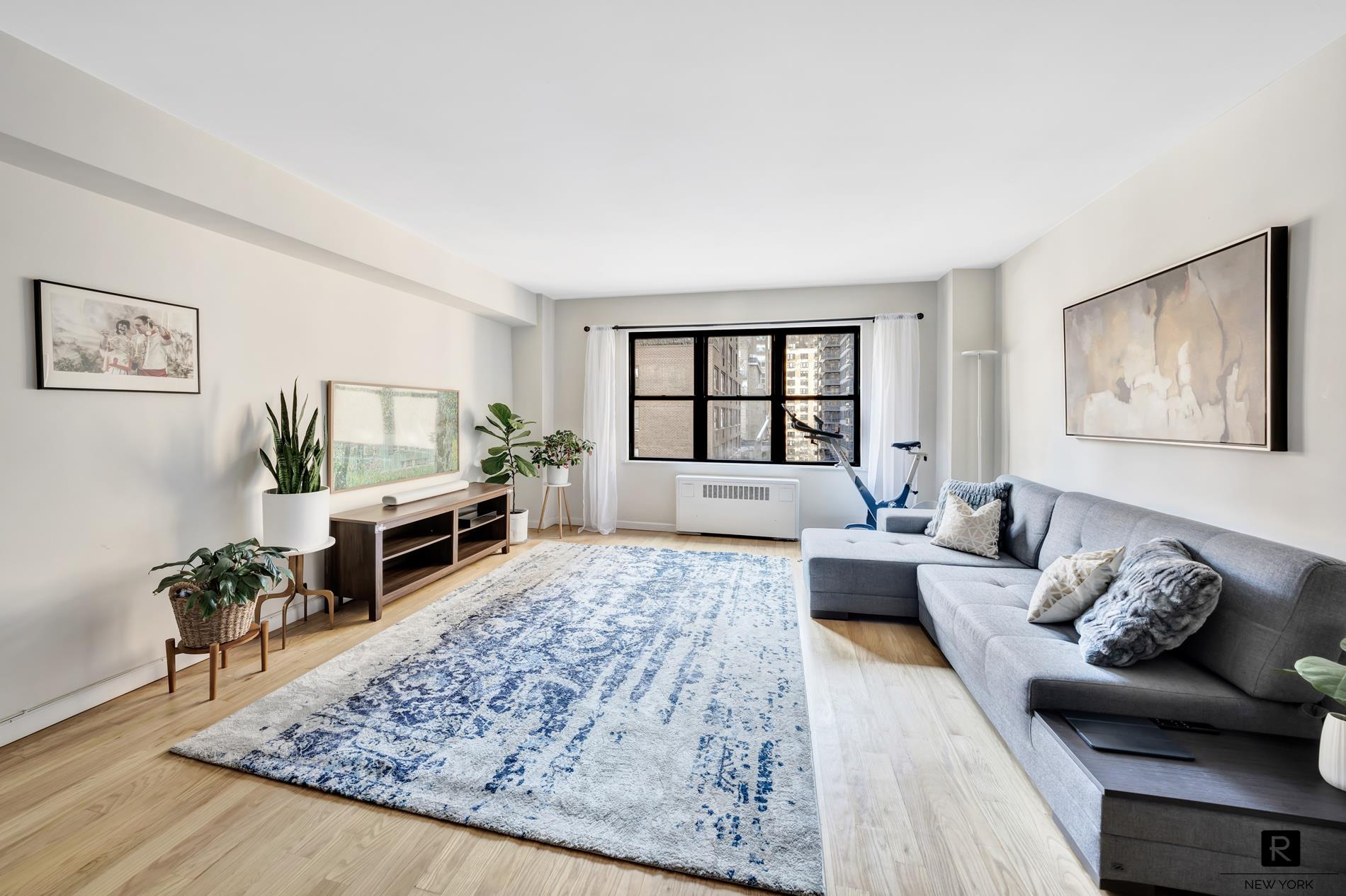 301 East 48th Street 9-K, Turtle Bay, Midtown East, NYC - 1 Bedrooms  
1 Bathrooms  
3 Rooms - 