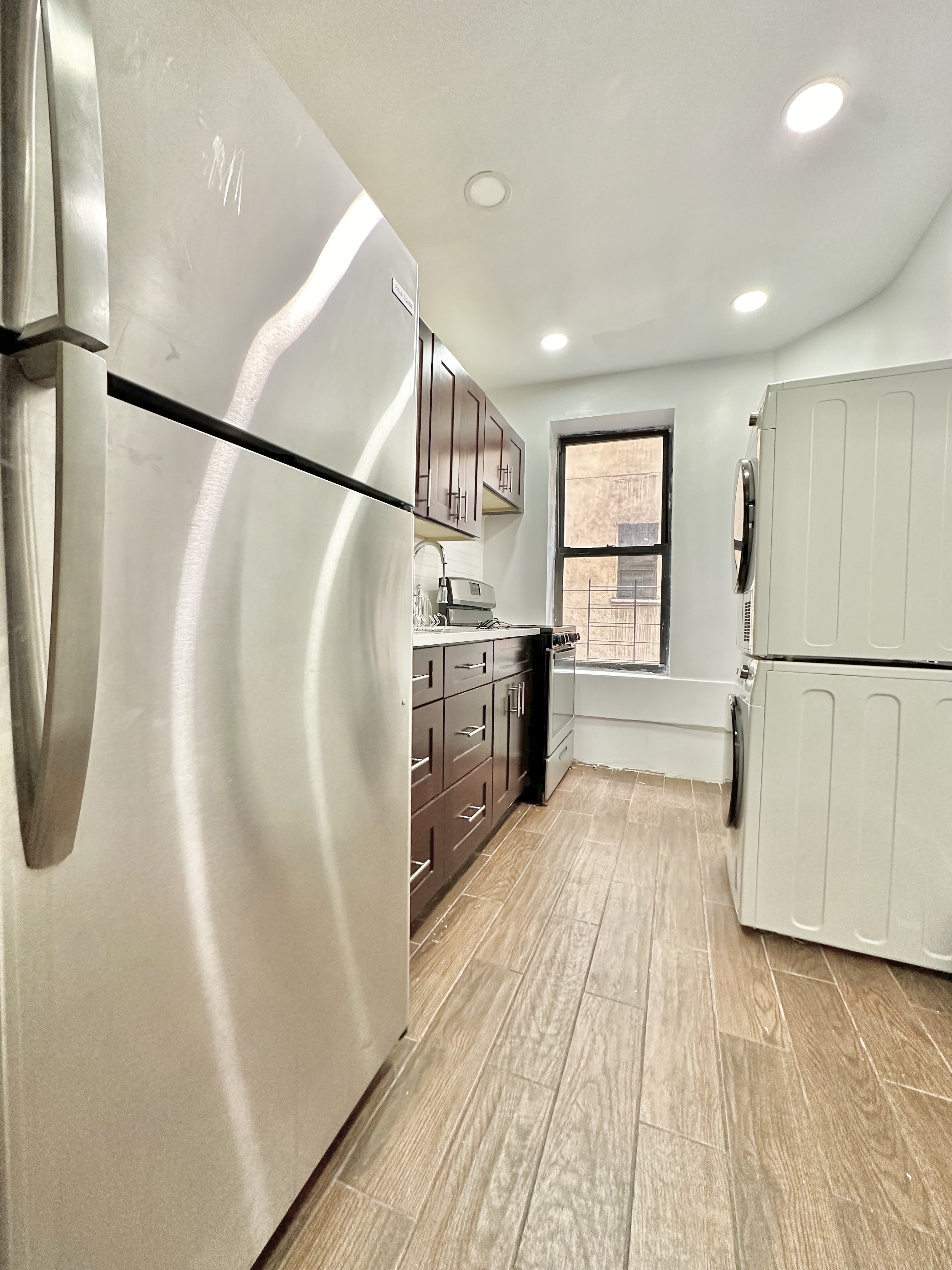 100 West 143rd Street 16, West Harlem, Upper Manhattan, NYC - 3 Bedrooms  
1 Bathrooms  
5 Rooms - 