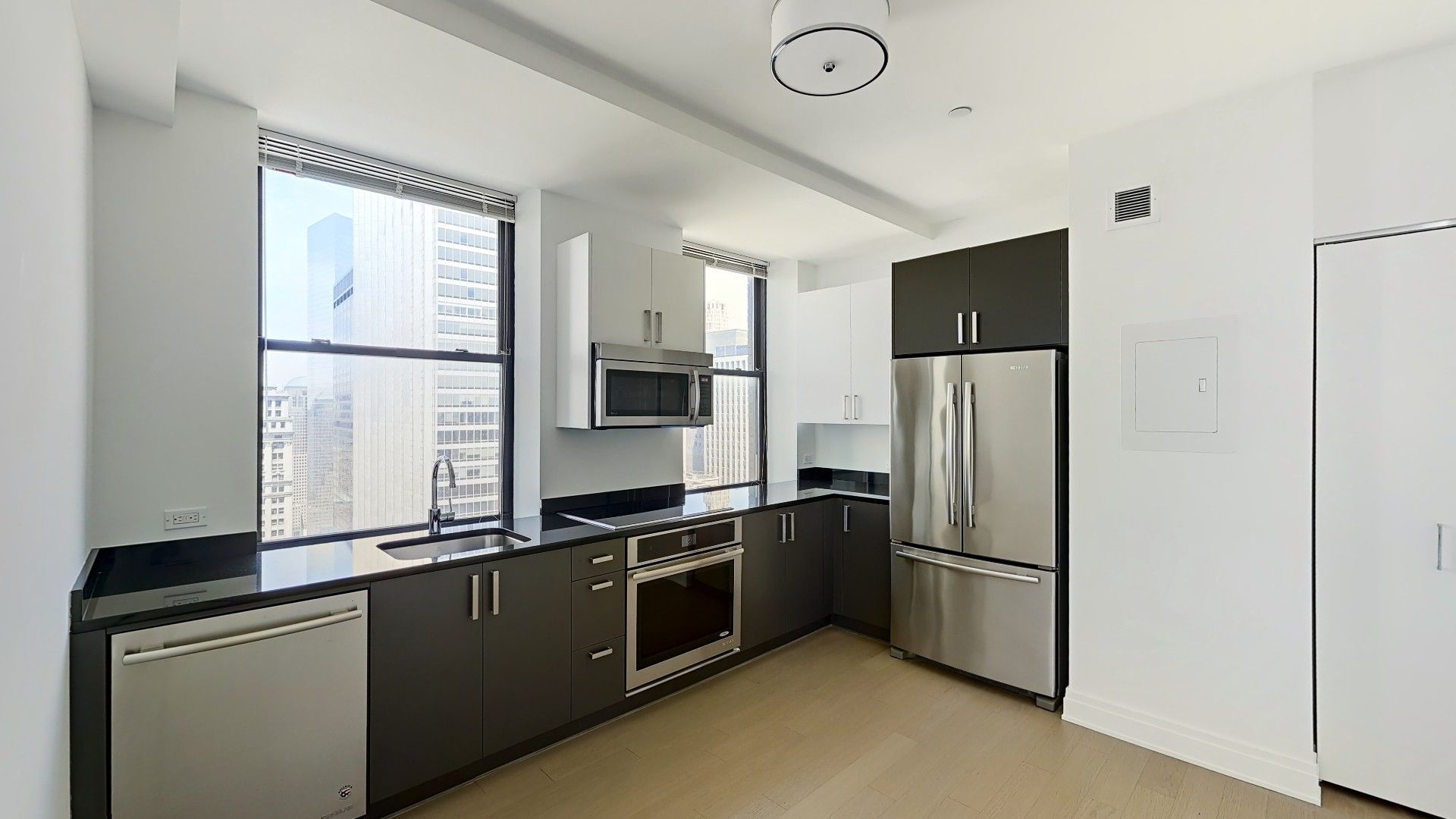 70 Pine Street 2609, Financial District, Downtown, NYC - 1 Bedrooms  
1 Bathrooms  
3 Rooms - 