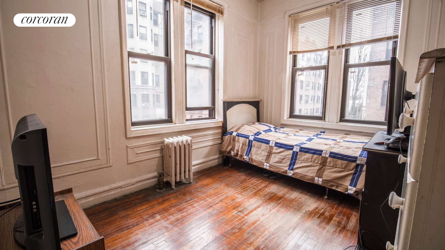 754 BRADY Avenue, New York, NY 10462, 2 Bedrooms Bedrooms, 4 Rooms Rooms,1 BathroomBathrooms,Residential,For Sale,BRADY COURT,BRADY,RPLU-33422971586