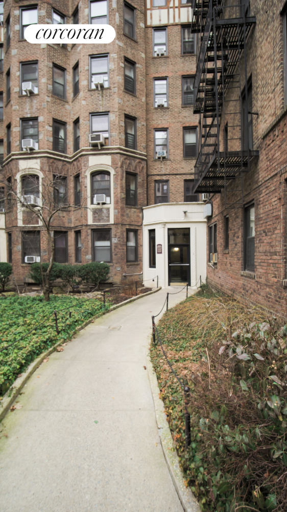 754 BRADY Avenue, New York, NY 10462, 2 Bedrooms Bedrooms, 4 Rooms Rooms,1 BathroomBathrooms,Residential,For Sale,BRADY COURT,BRADY,RPLU-33422971586