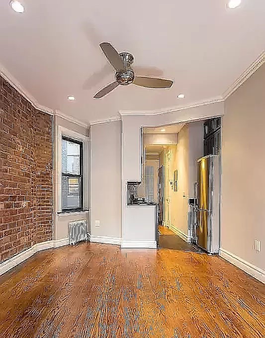 309 East 8th Street B2, East Village, Downtown, NYC - 2 Bedrooms  
1 Bathrooms  
4 Rooms - 