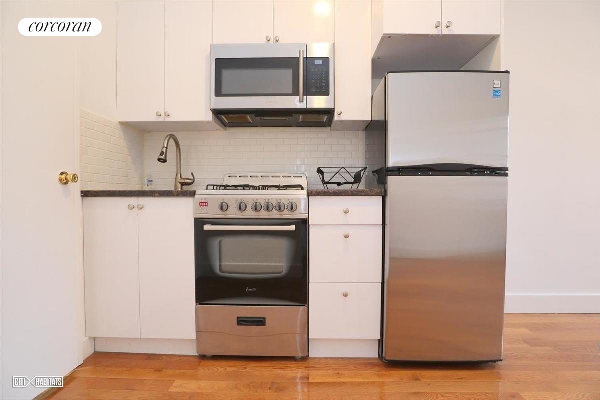424 East 14th Street 3E, East Village, Downtown, NYC - 1 Bathrooms  
2 Rooms - 