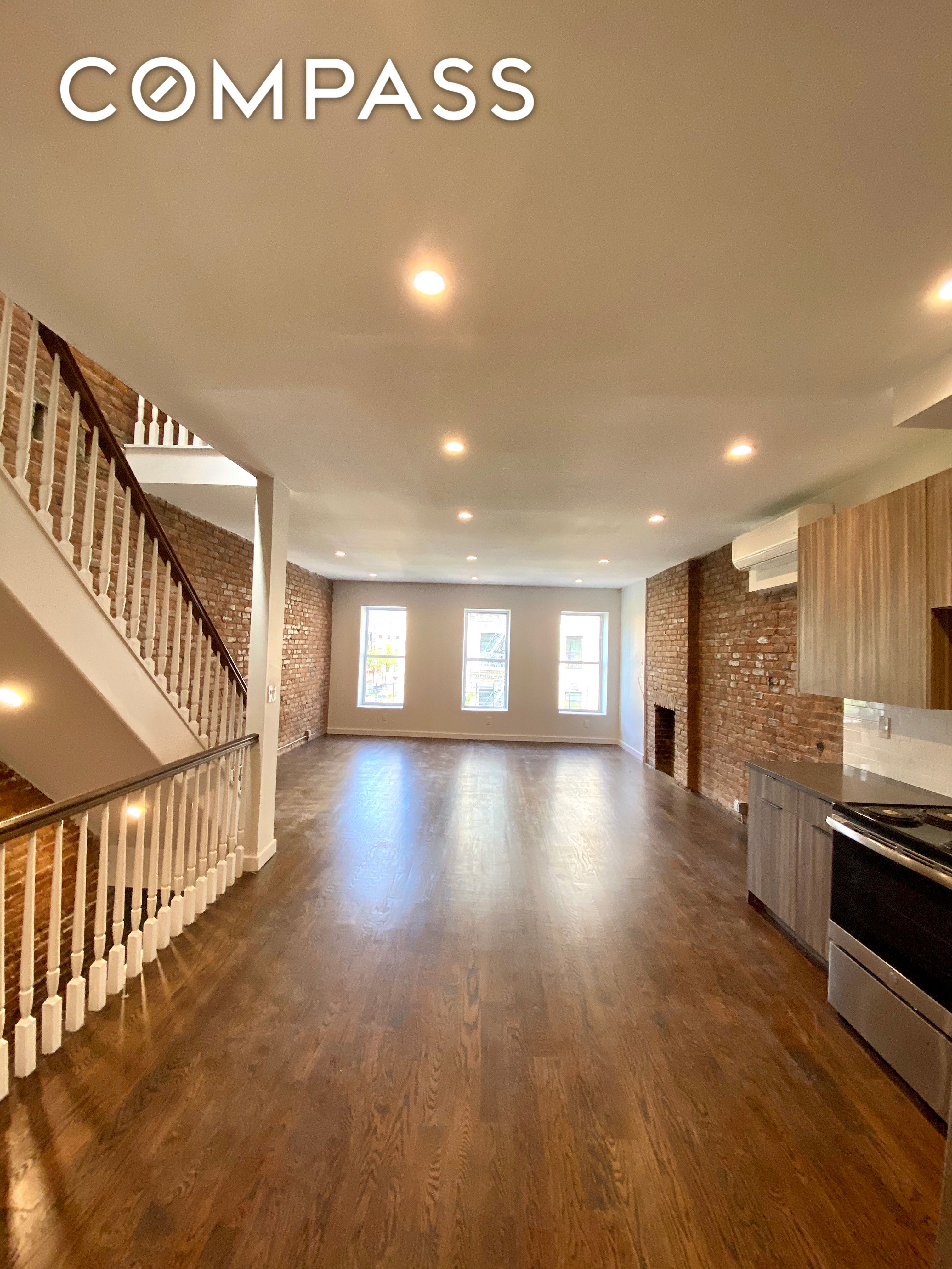 416 East 115th Street Ph2, East Harlem, Upper Manhattan, NYC - 5 Bedrooms  
2 Bathrooms  
7 Rooms - 