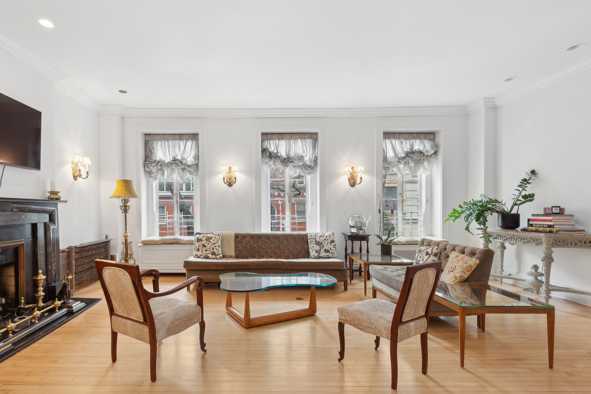 126 East 19th Street 2, Gramercy Park, Downtown, NYC - 4 Bedrooms  
3 Bathrooms  
9 Rooms - 